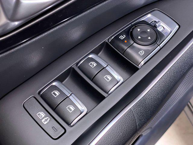 Photo of 2025 Ebony Black Kia Sorento
