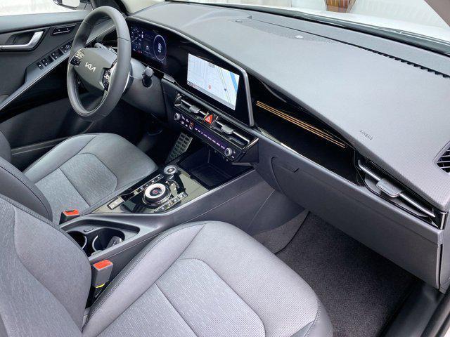 Photo of 2025 SNOWWHITE Kia Niro EV