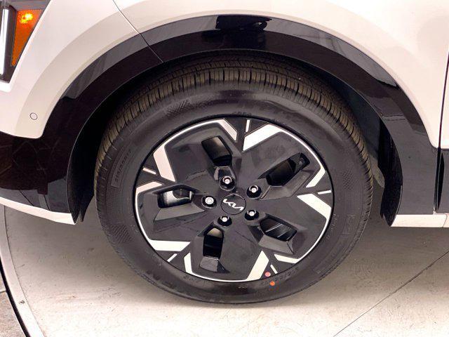 Photo of 2025 SNOWWHITE Kia Niro EV
