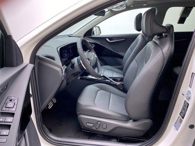 Photo of 2025 SNOWWHITE Kia Niro EV