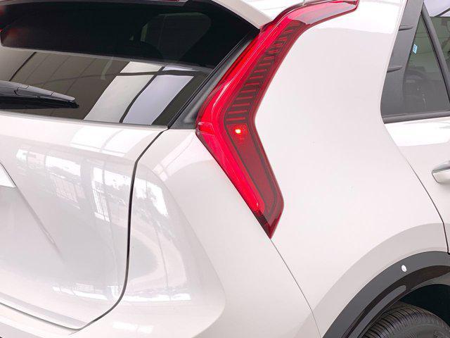 Photo of 2025 SNOWWHITE Kia Niro EV