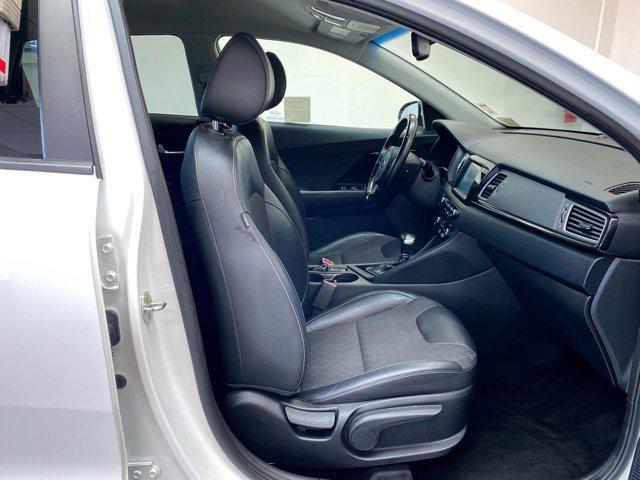 Photo of 2019 Snow White Pearl Kia Niro