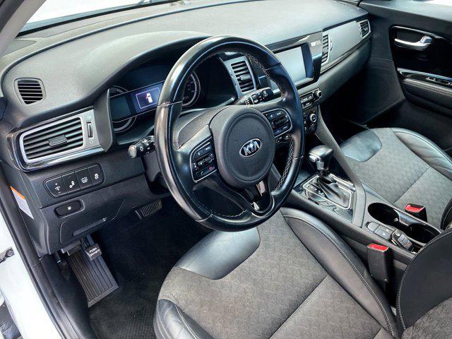 Photo of 2019 Snow White Pearl Kia Niro