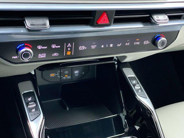Photo of 2025 Mineral Blue Kia Sorento Hybrid