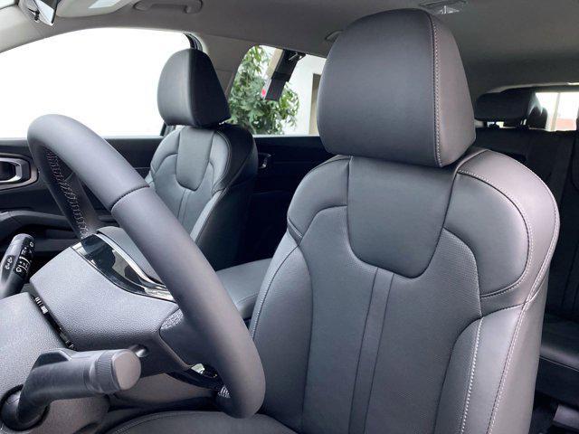 Photo of 2025 Ebony Black Kia Sorento