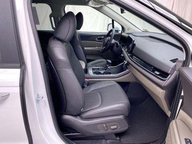 Photo of 2026 SNOWWHITE Kia Carnival