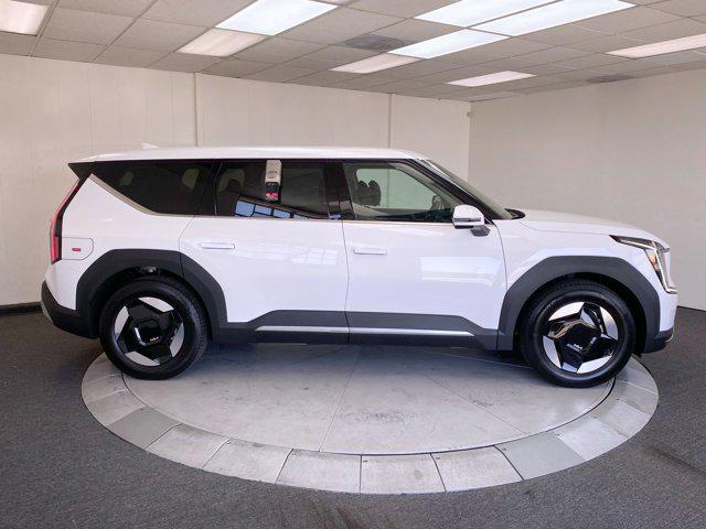 Photo of 2026 Glacial White Pearl Kia EV9