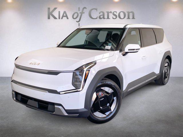 Photo of 2026 Glacial White Pearl Kia EV9