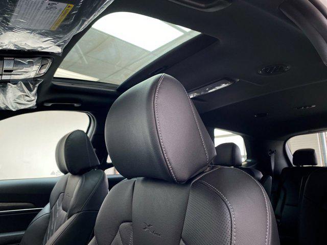 Photo of 2025 Glacial White Pearl Kia Telluride