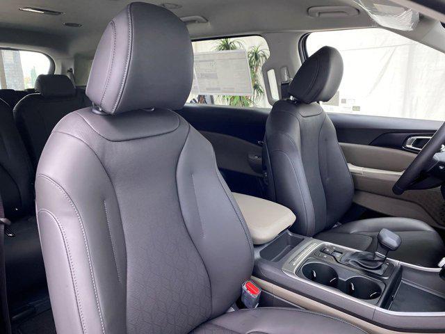 Photo of 2026 Snow White Pearl Kia Carnival