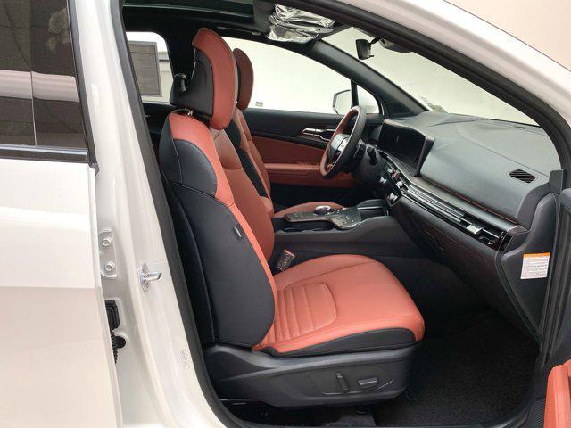 Photo of 2026 Snow White Pearl Kia Sportage Hybrid