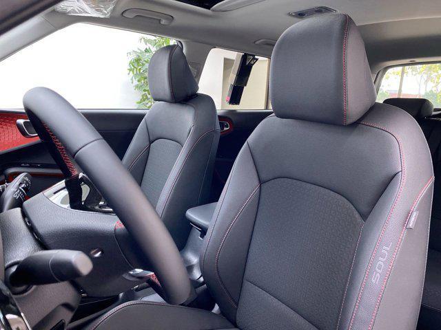 Photo of 2025 SNOWWHITE Kia Soul
