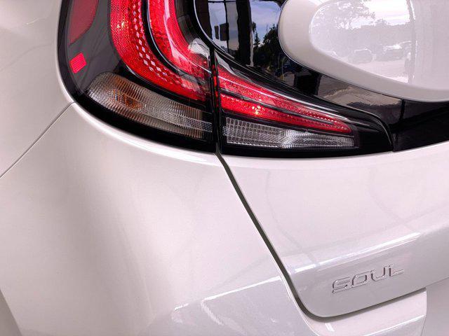 Photo of 2025 SNOWWHITE Kia Soul