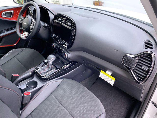 Photo of 2025 SNOWWHITE Kia Soul