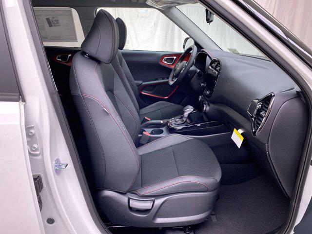 Photo of 2025 SNOWWHITE Kia Soul