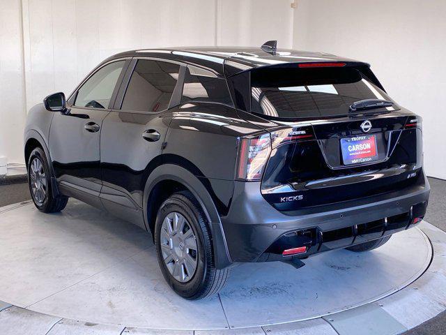 Photo of 2025 Super Black Nissan Kicks