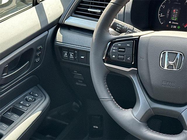 Photo of 2026 Platinum White Honda Odyssey