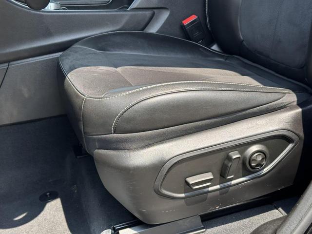 Photo of 2024 Diamond Black Crystal Pearlcoat Jeep Grand Cherokee