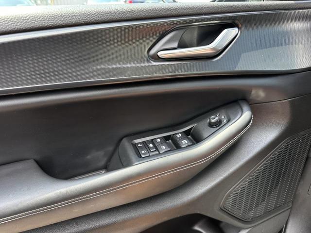 Photo of 2024 Diamond Black Crystal Pearlcoat Jeep Grand Cherokee