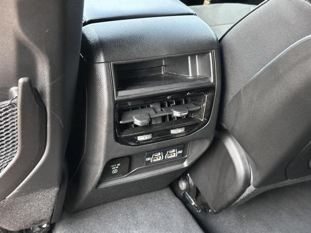 Photo of 2024 Diamond Black Crystal Pearlcoat Jeep Grand Cherokee