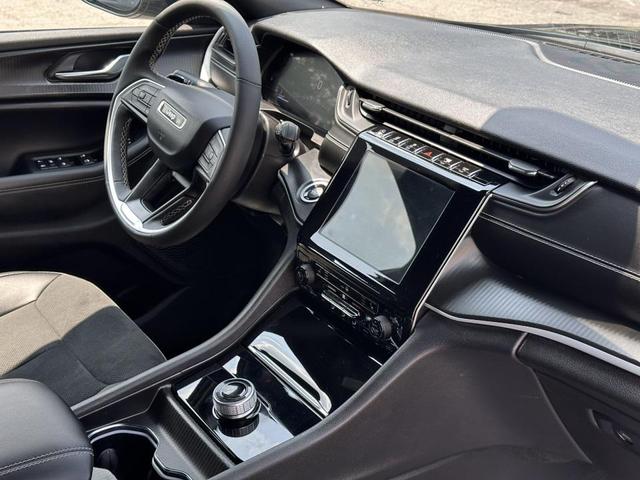 Photo of 2024 Diamond Black Crystal Pearlcoat Jeep Grand Cherokee