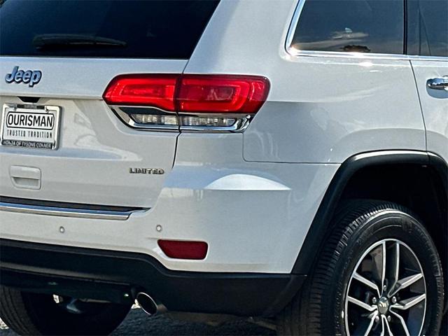 Photo of 2018 Bright White Clearcoat Jeep Grand Cherokee