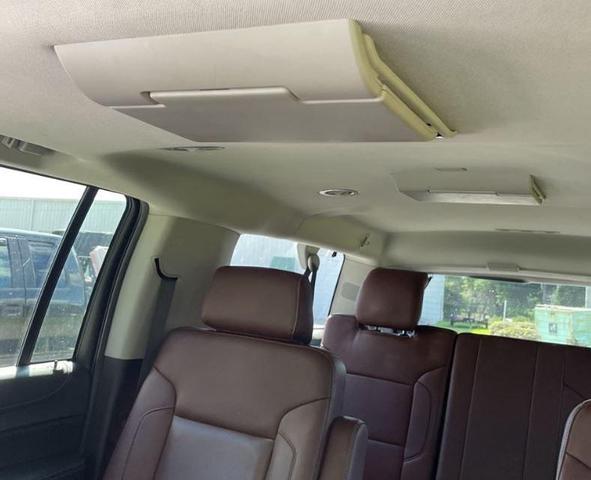 Photo of 2020 Iridescent Pearl Tricoat Chevrolet Suburban