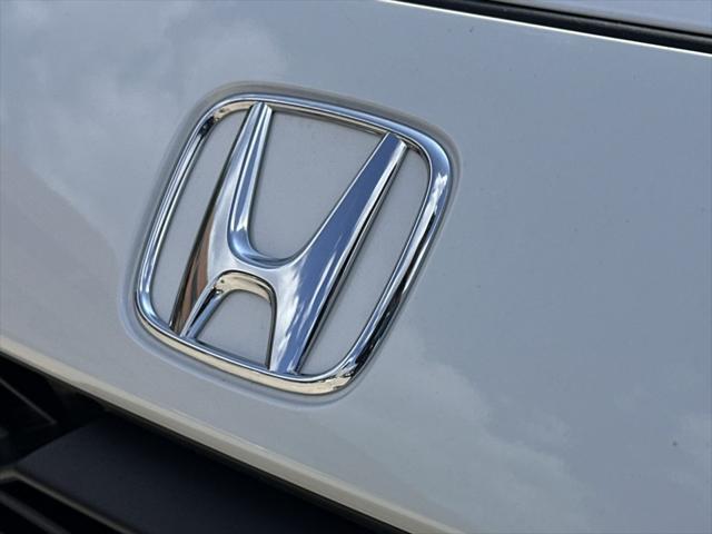 Photo of 2026 Platinum White Honda HR-V