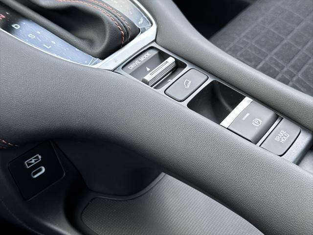 Photo of 2026 Platinum White Honda HR-V