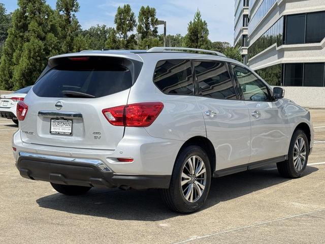 Photo of 2018 Brilliant Silver Nissan Pathfinder