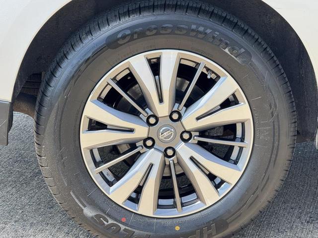 Photo of 2018 Brilliant Silver Nissan Pathfinder