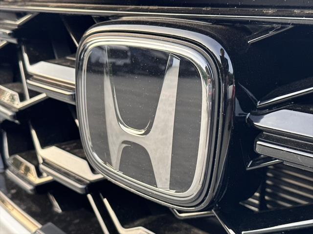 Photo of 2026 Platinum White Honda CR-V Hybrid