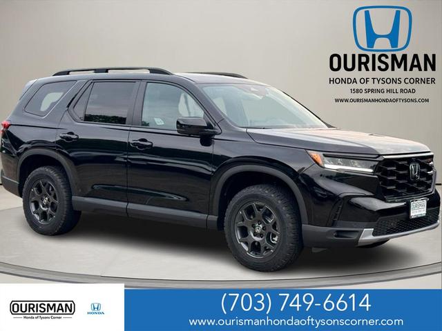 Photo of 2025 Crystal Black Pearl Honda Pilot
