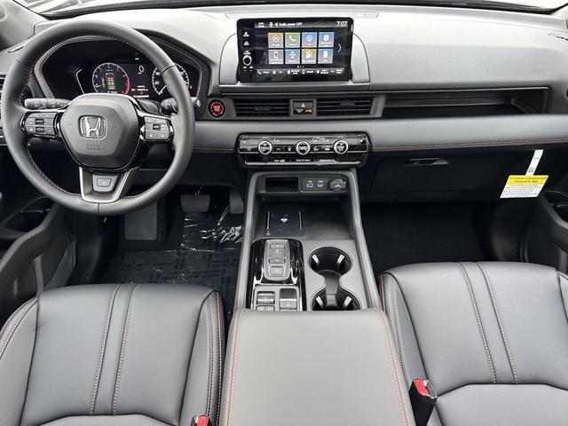 Photo of 2025 Crystal Black Pearl Honda Pilot