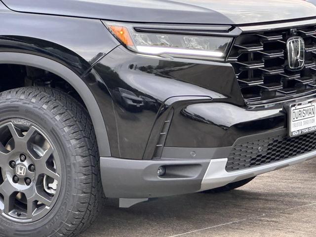 Photo of 2025 Crystal Black Pearl Honda Pilot