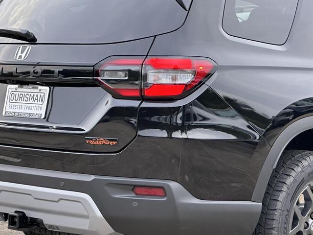 Photo of 2025 Crystal Black Pearl Honda Pilot