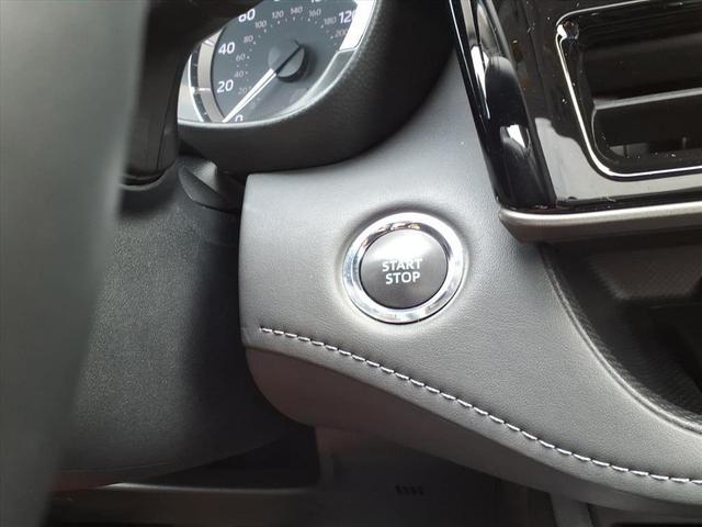 Photo of 2023 Midnight Black Metallic Toyota Highlander