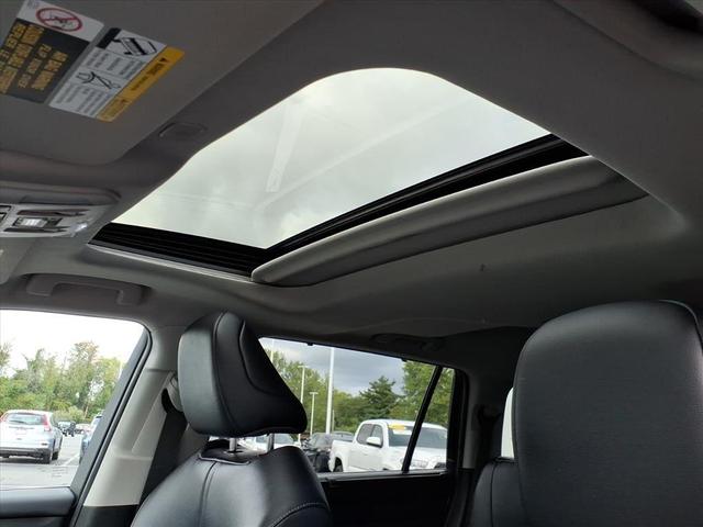 Photo of 2023 Midnight Black Metallic Toyota Highlander