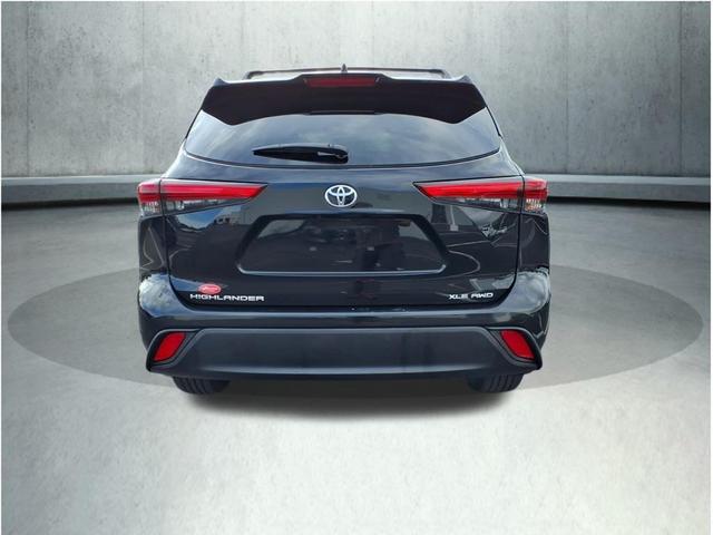 Photo of 2023 Midnight Black Metallic Toyota Highlander