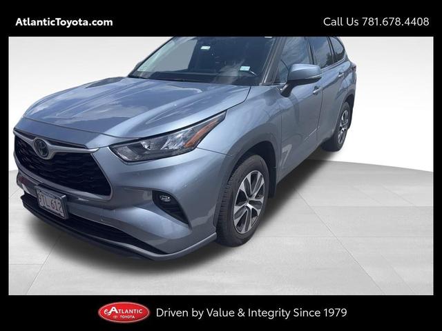 Photo of 2020 Moon Dust Toyota Highlander