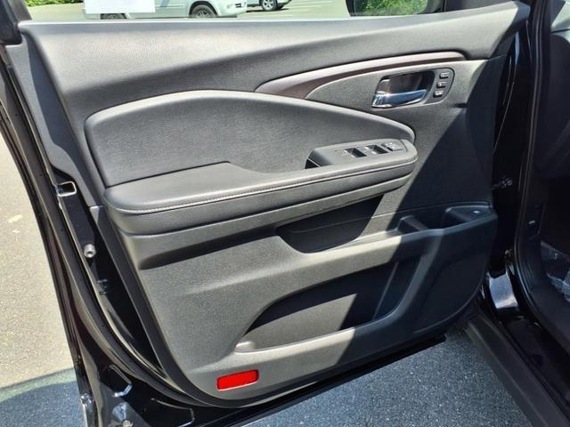Photo of 2022 Crystal Black Pearl Honda Ridgeline