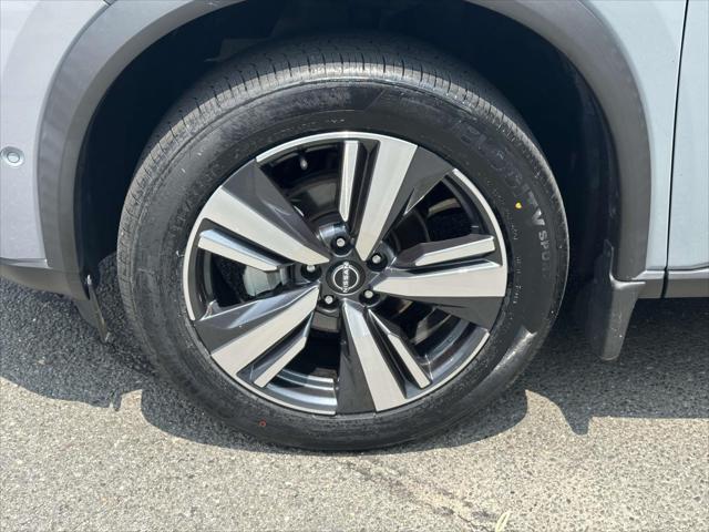 Photo of 2022 Boulder Gray Pearl Nissan Rogue