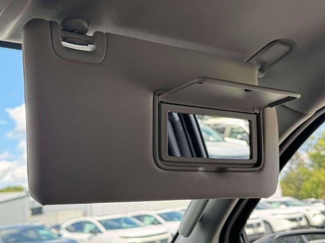 Photo of 2025 Glacier White Nissan Frontier