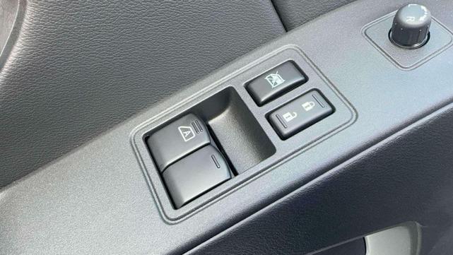 Photo of 2025 Glacier White Nissan Frontier