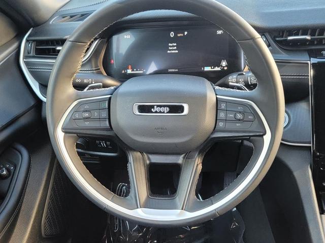 Photo of 2024 Diamond Black Crystal Pearlcoat Jeep Grand Cherokee L
