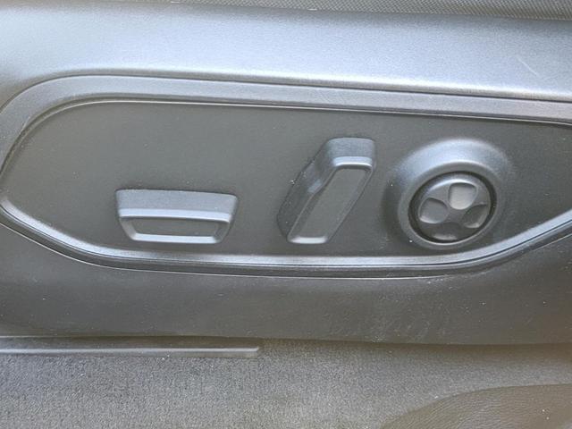 Photo of 2024 Diamond Black Crystal Pearlcoat Jeep Grand Cherokee L