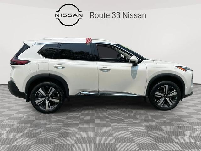 Photo of 2023 Pearl White Tricoat Nissan Rogue