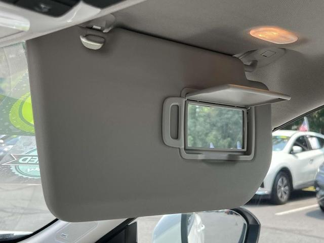 Photo of 2023 Pearl White Tricoat Nissan Rogue