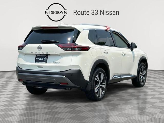 Photo of 2023 Pearl White Tricoat Nissan Rogue