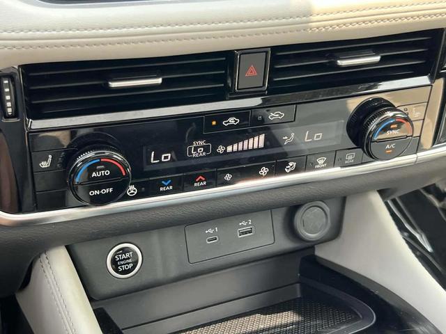 Photo of 2023 Pearl White Tricoat Nissan Rogue